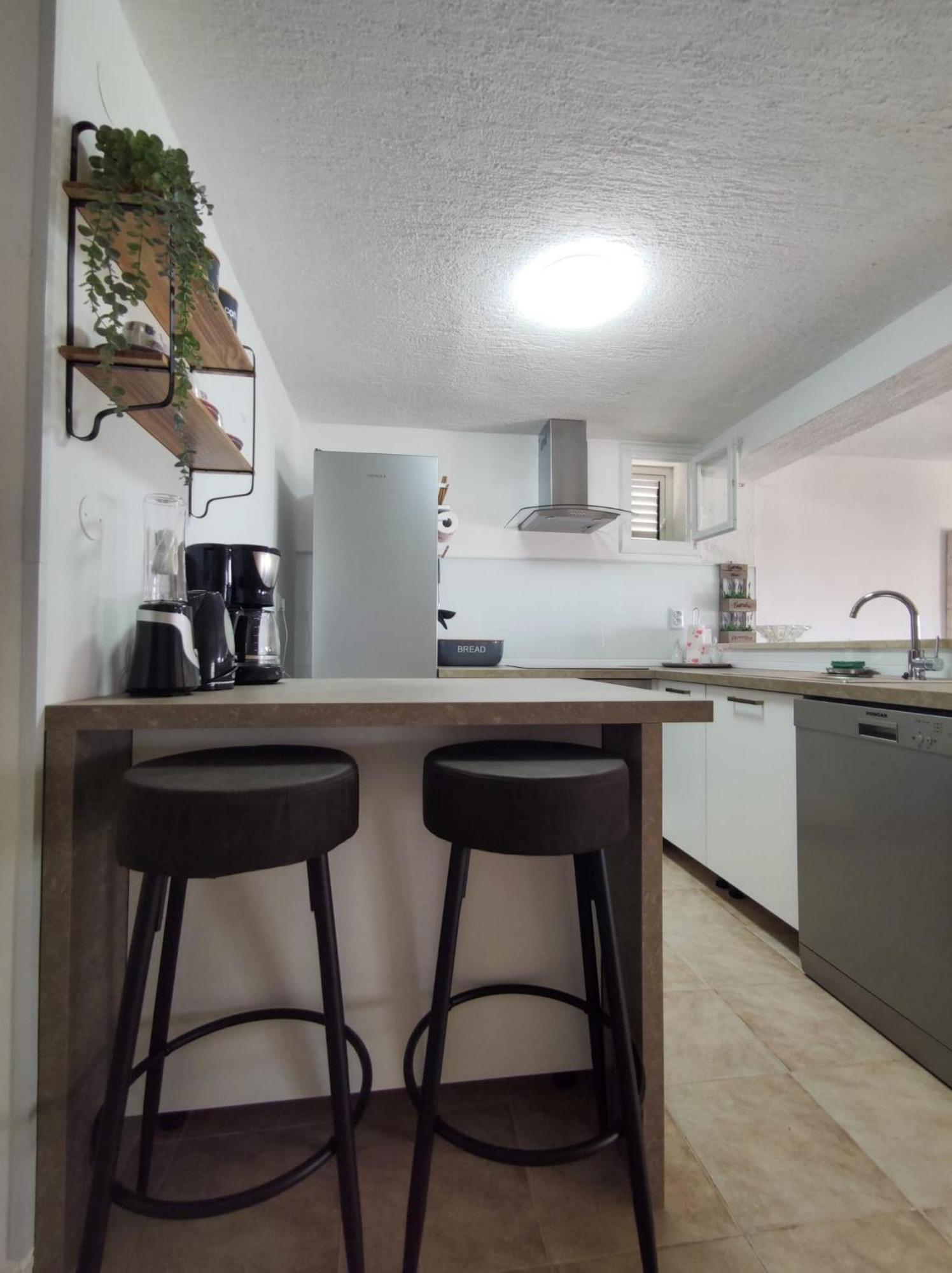 Scenic Sea View,Three Bedroom Villa With Pool تروغير المظهر الخارجي الصورة